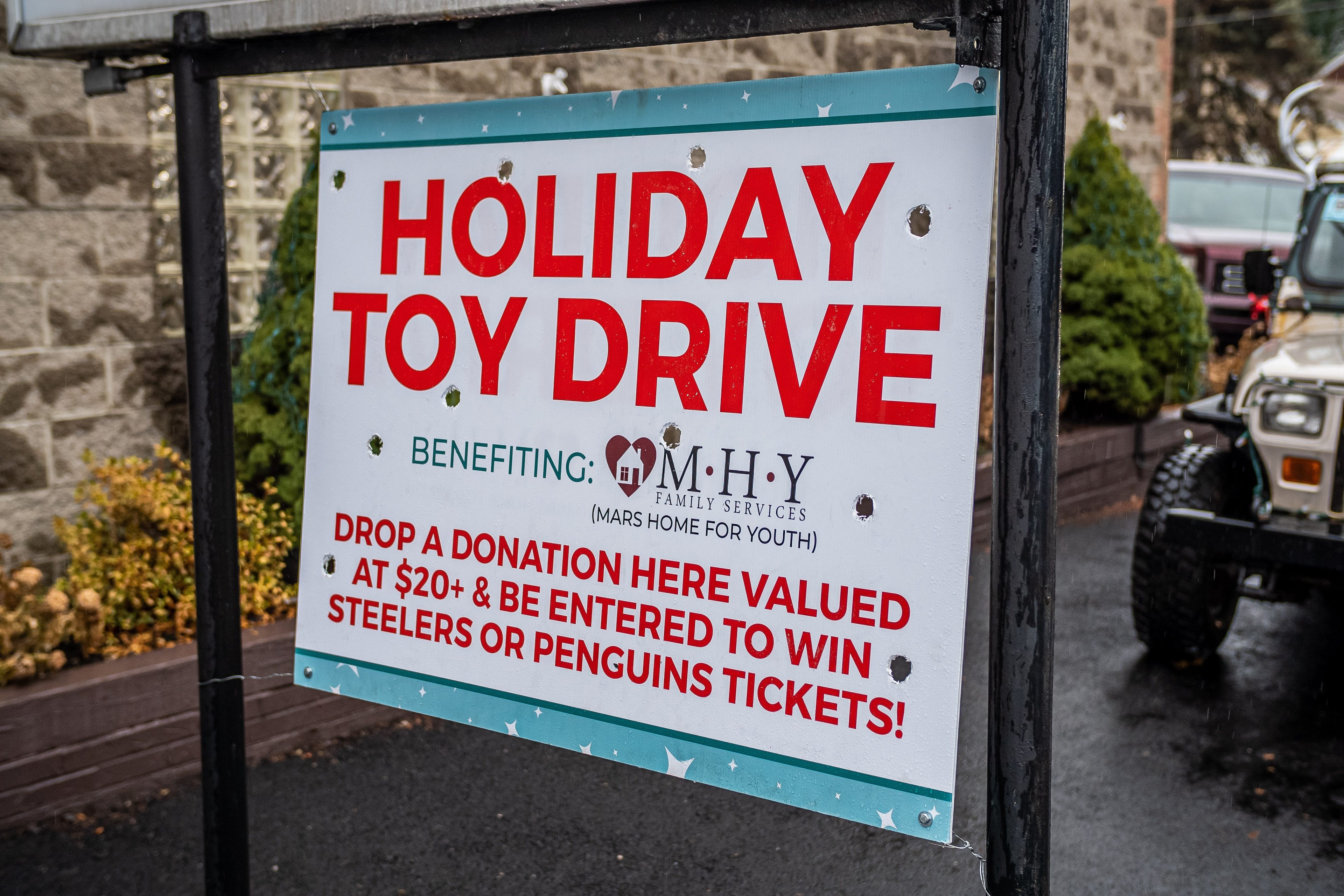 Image of the Mars Youth & Home Services Holiday Drive Sign
